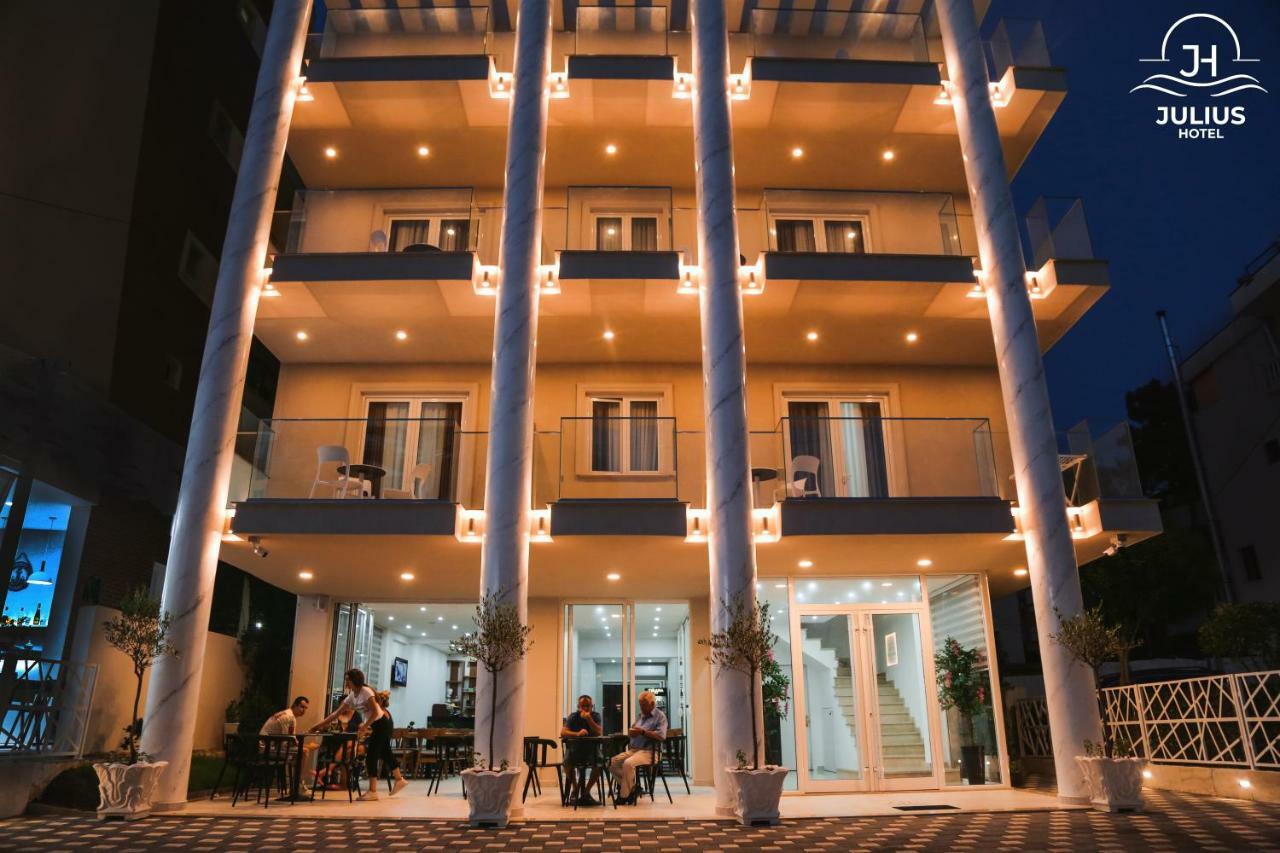 Julius Hotel Golem  Dış mekan fotoğraf