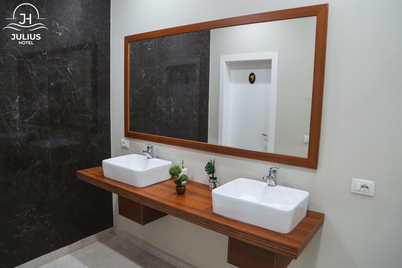 Julius Hotel Golem  Dış mekan fotoğraf