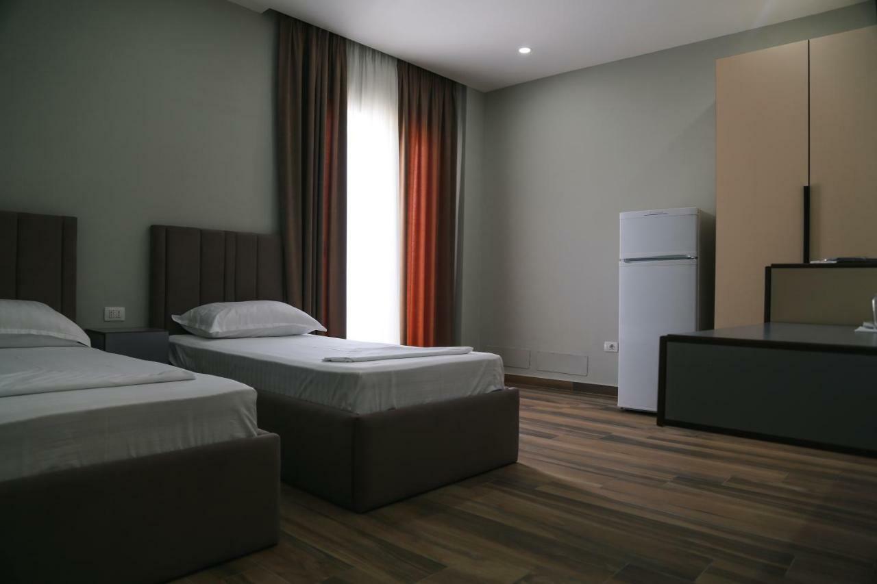 Julius Hotel Golem  Dış mekan fotoğraf